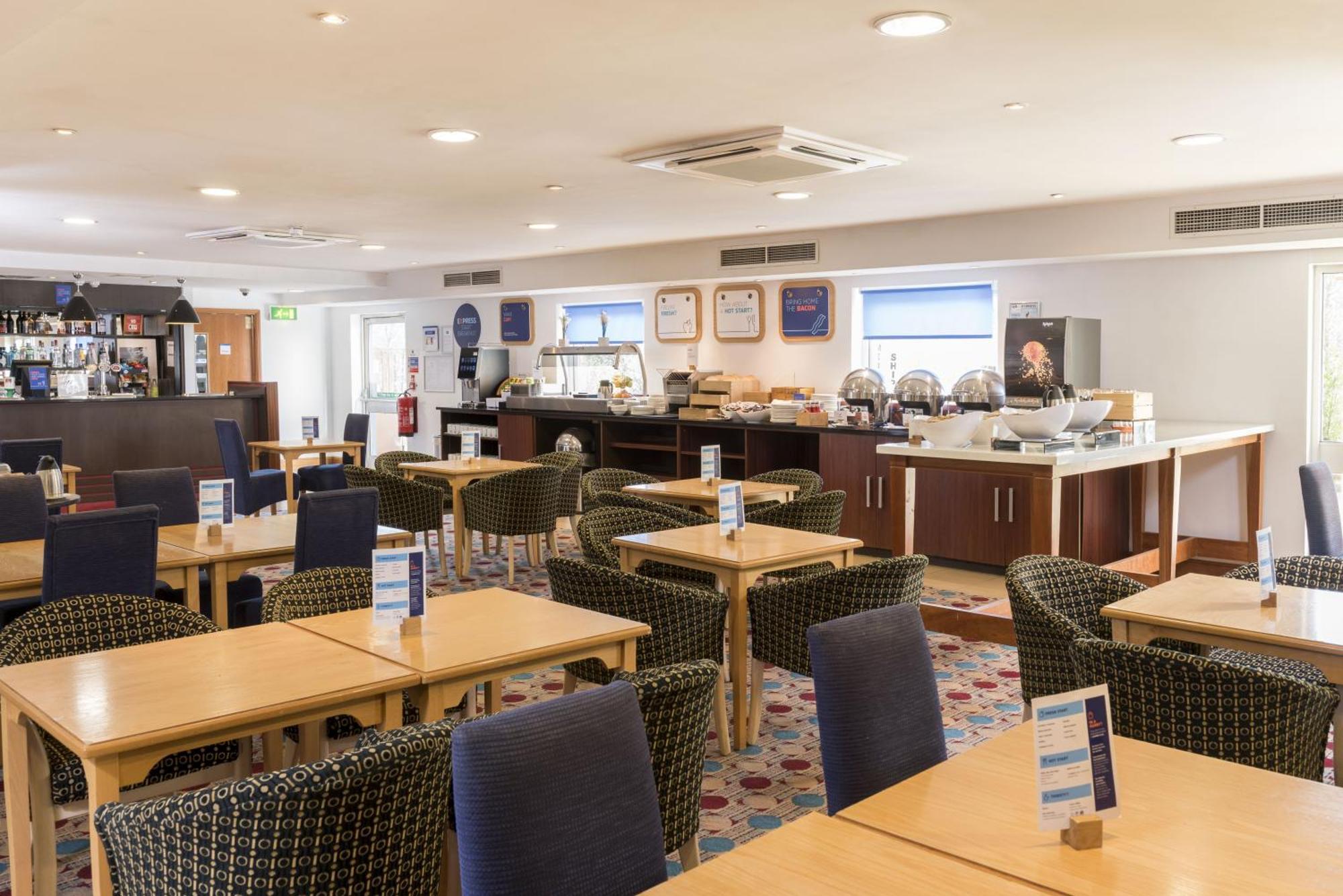 Holiday Inn Express Birmingham Star City By Ihg Bagian luar foto