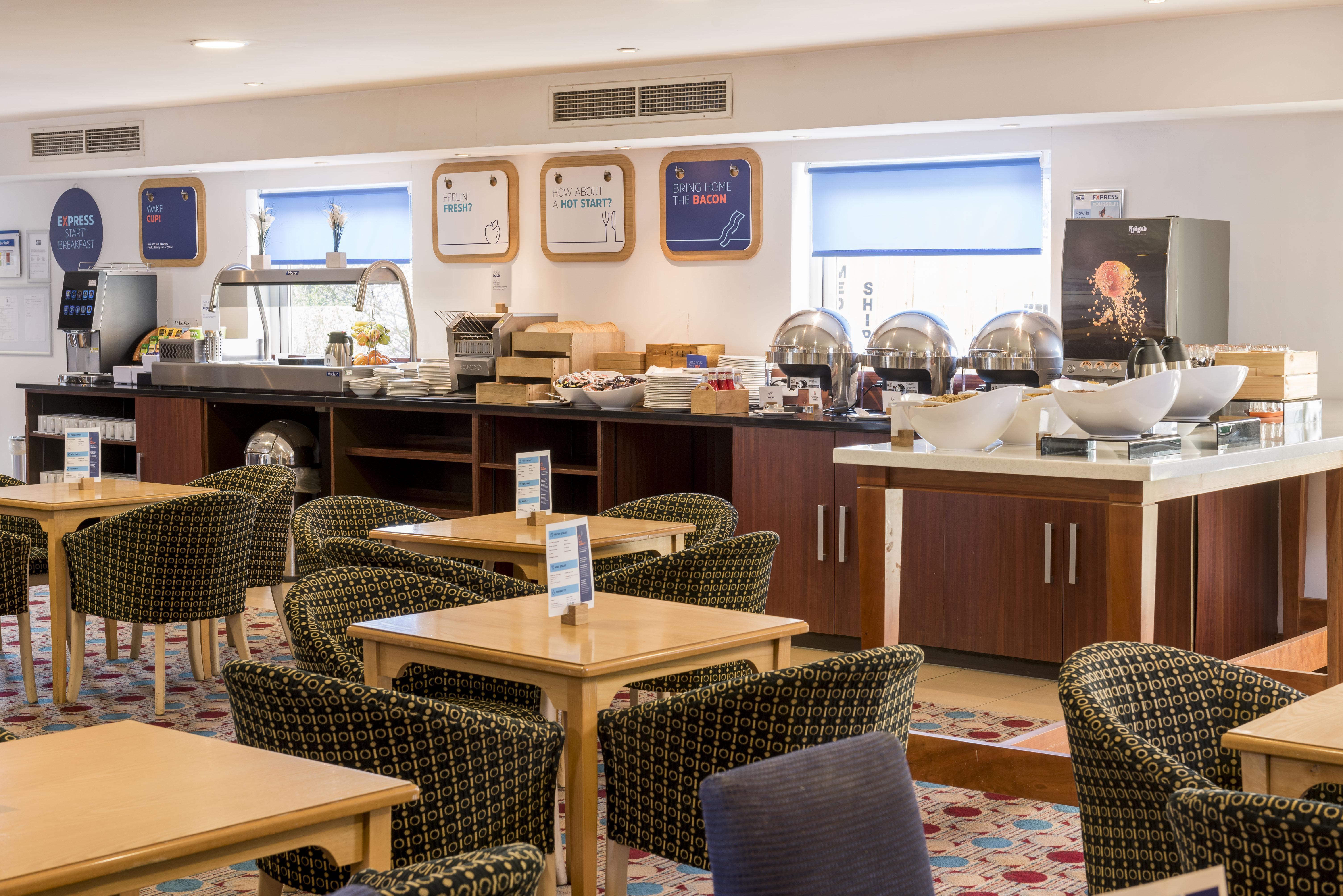 Holiday Inn Express Birmingham Star City By Ihg Bagian luar foto