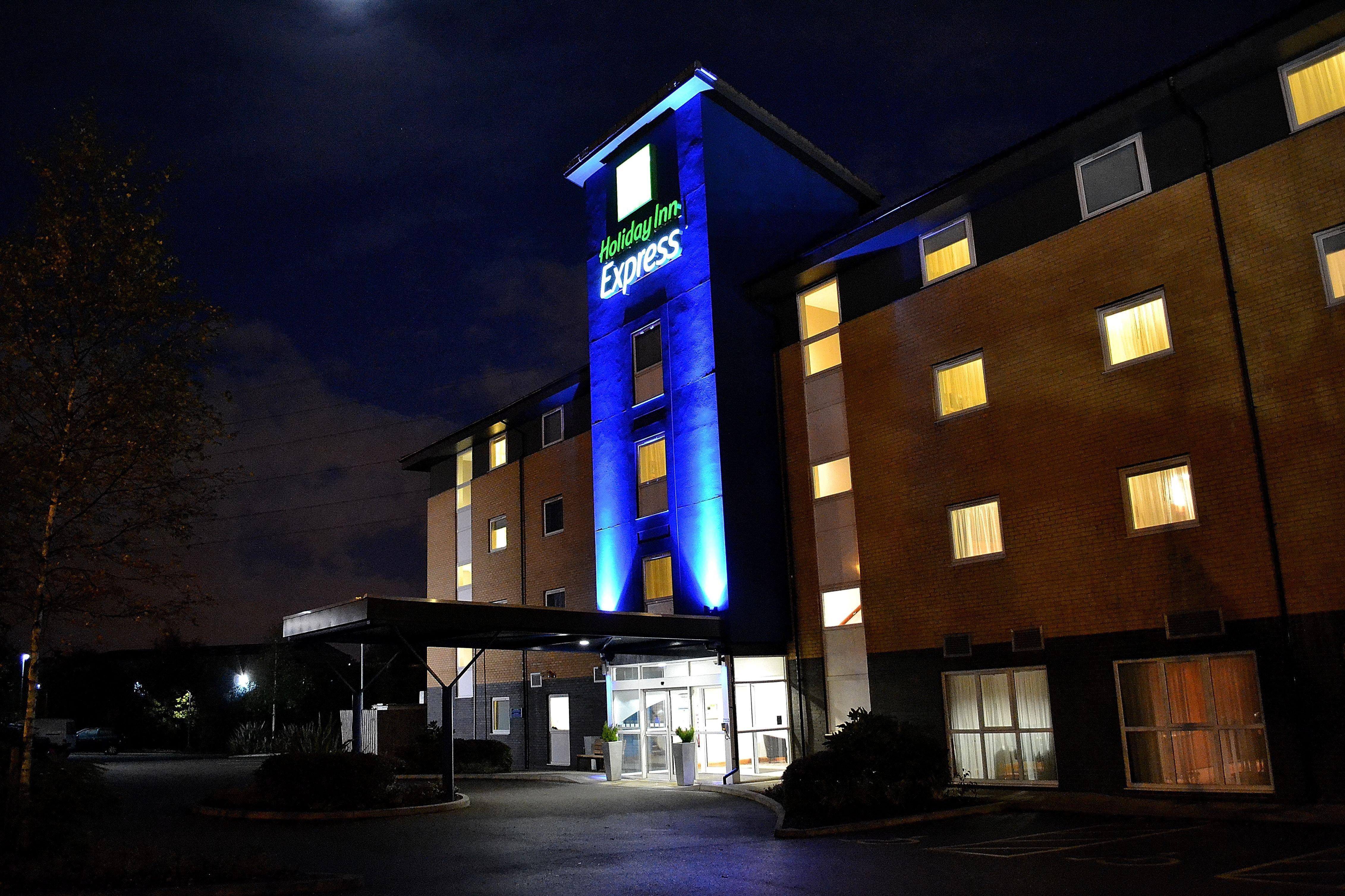 Holiday Inn Express Birmingham Star City By Ihg Bagian luar foto