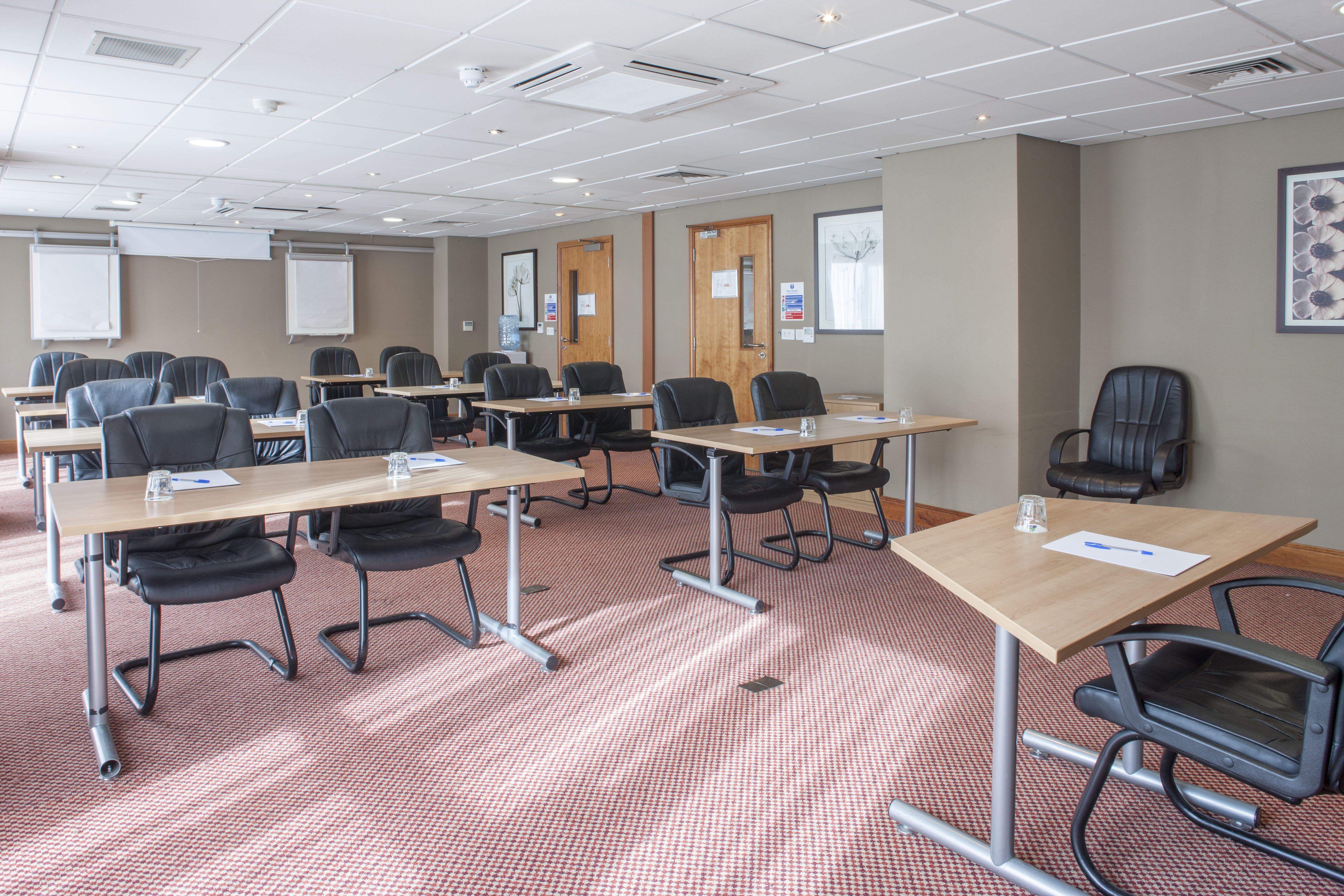 Holiday Inn Express Birmingham Star City By Ihg Bagian luar foto