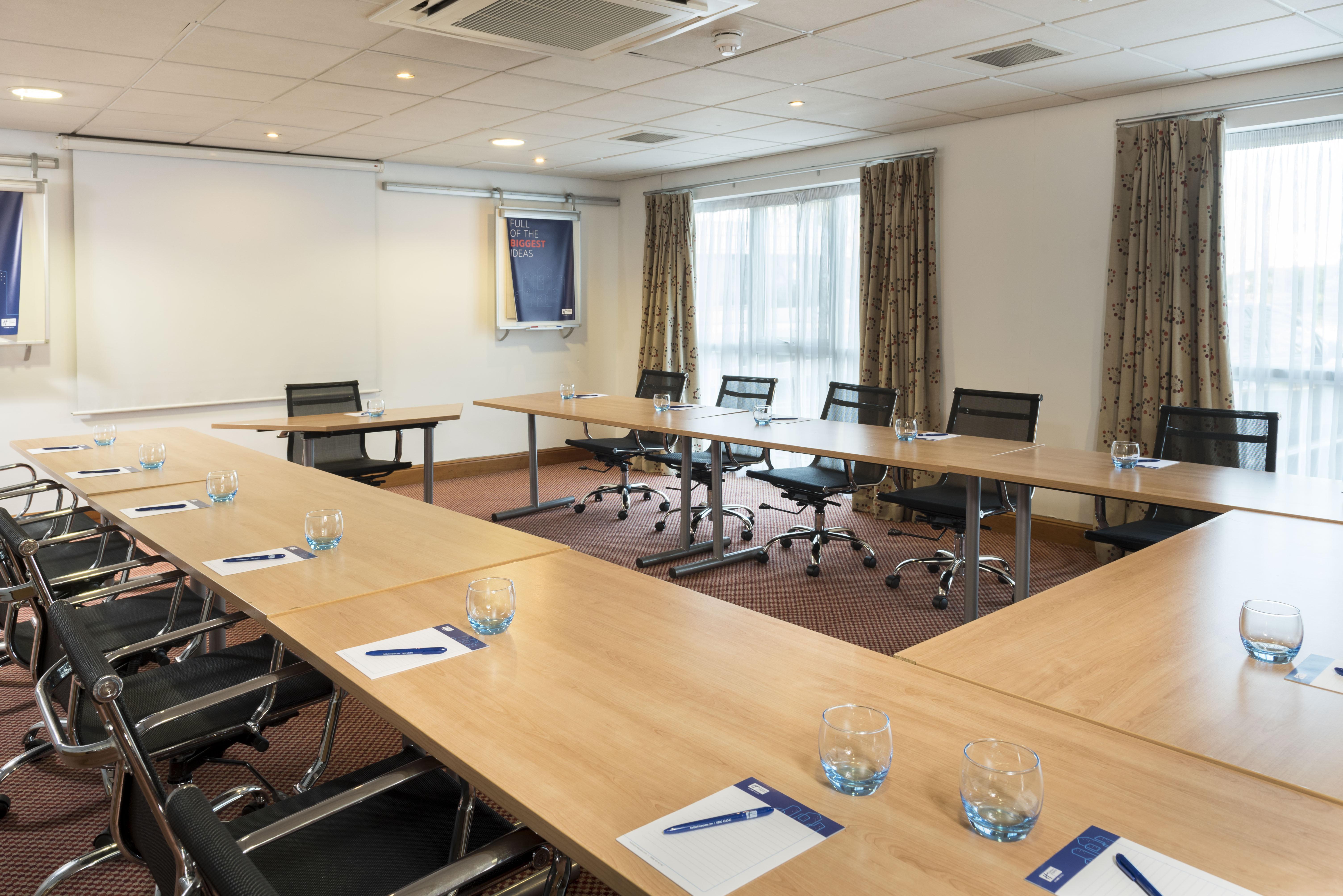 Holiday Inn Express Birmingham Star City By Ihg Bagian luar foto