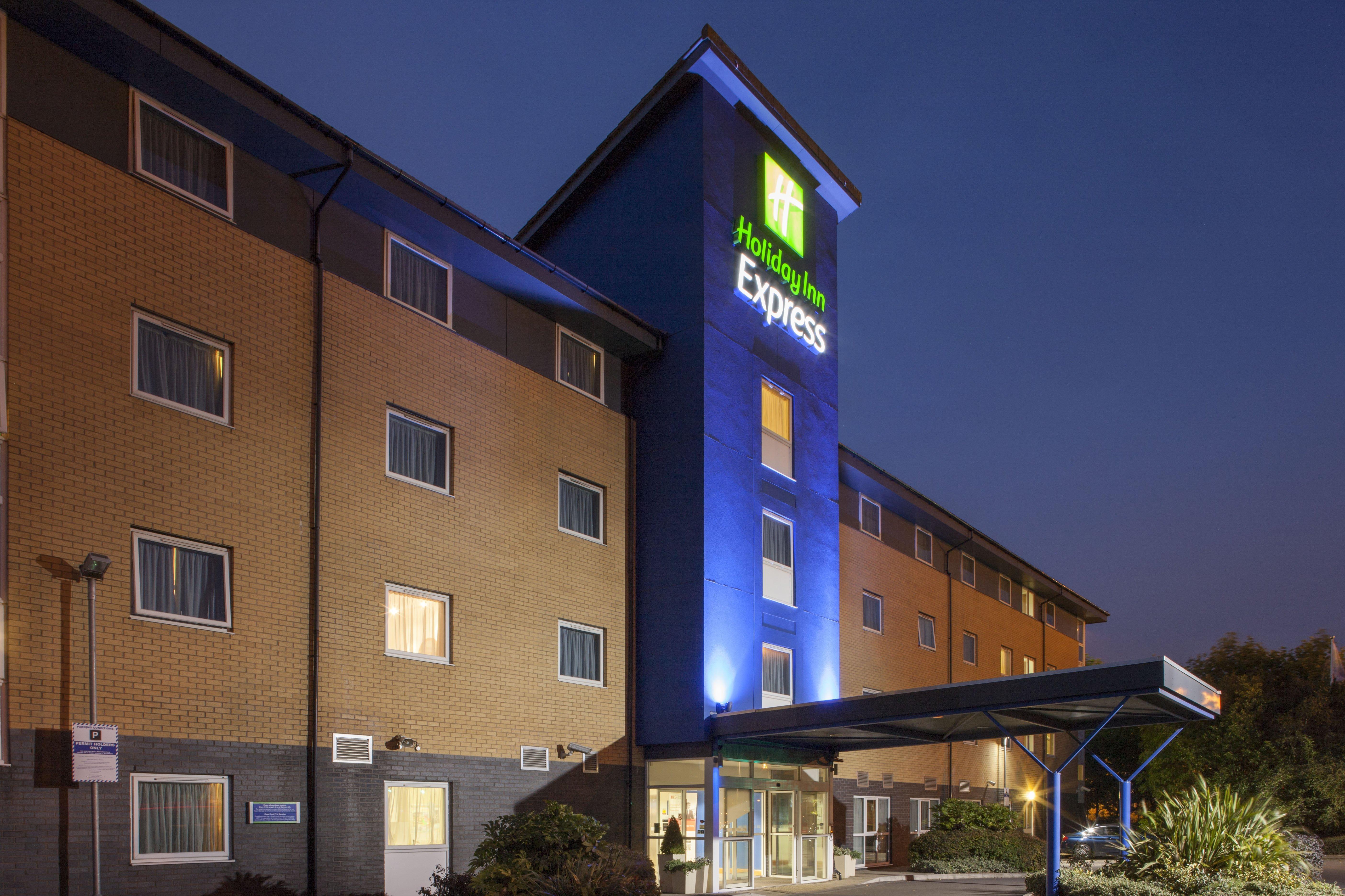 Holiday Inn Express Birmingham Star City By Ihg Bagian luar foto